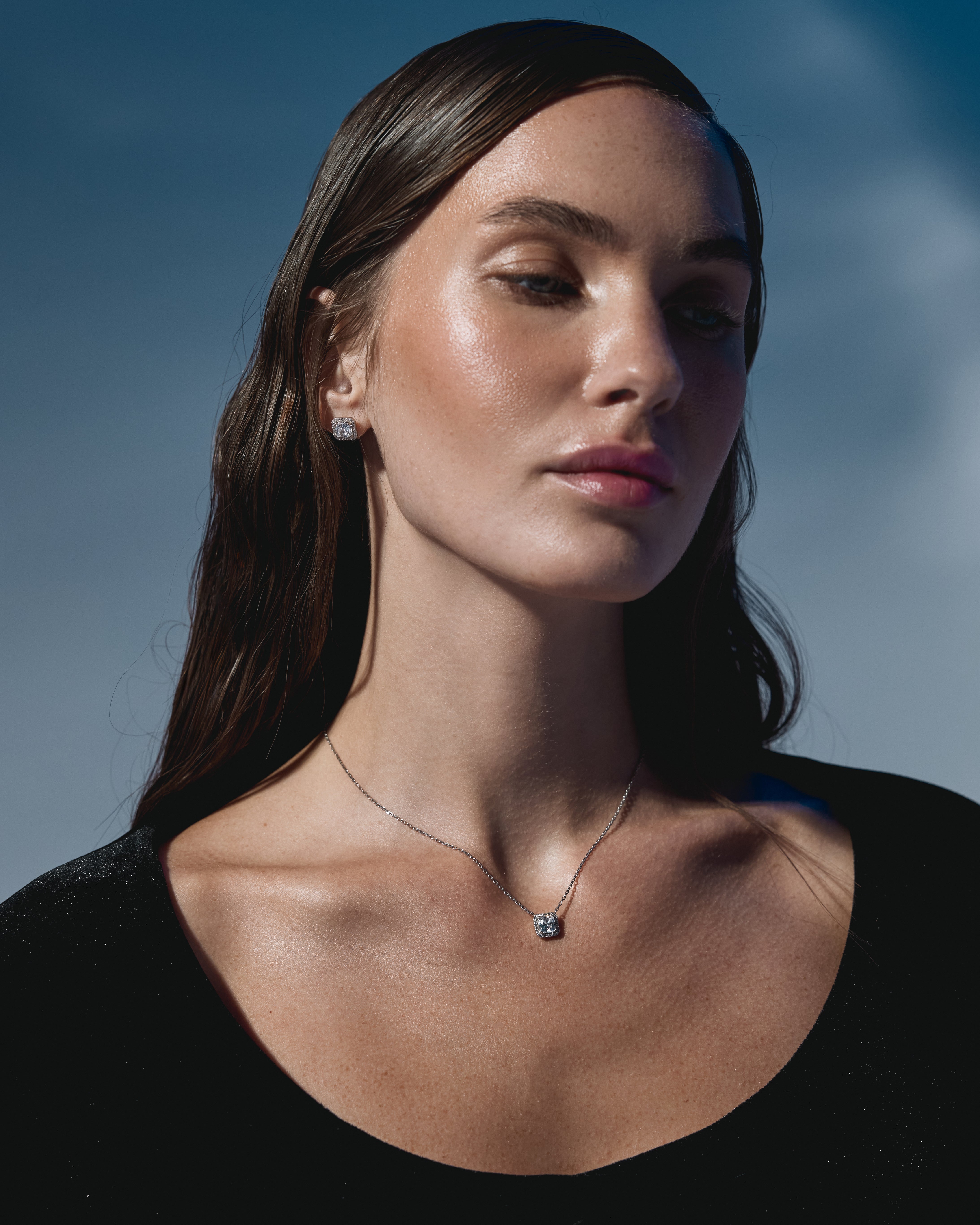 ONE MUASSANITE necklace