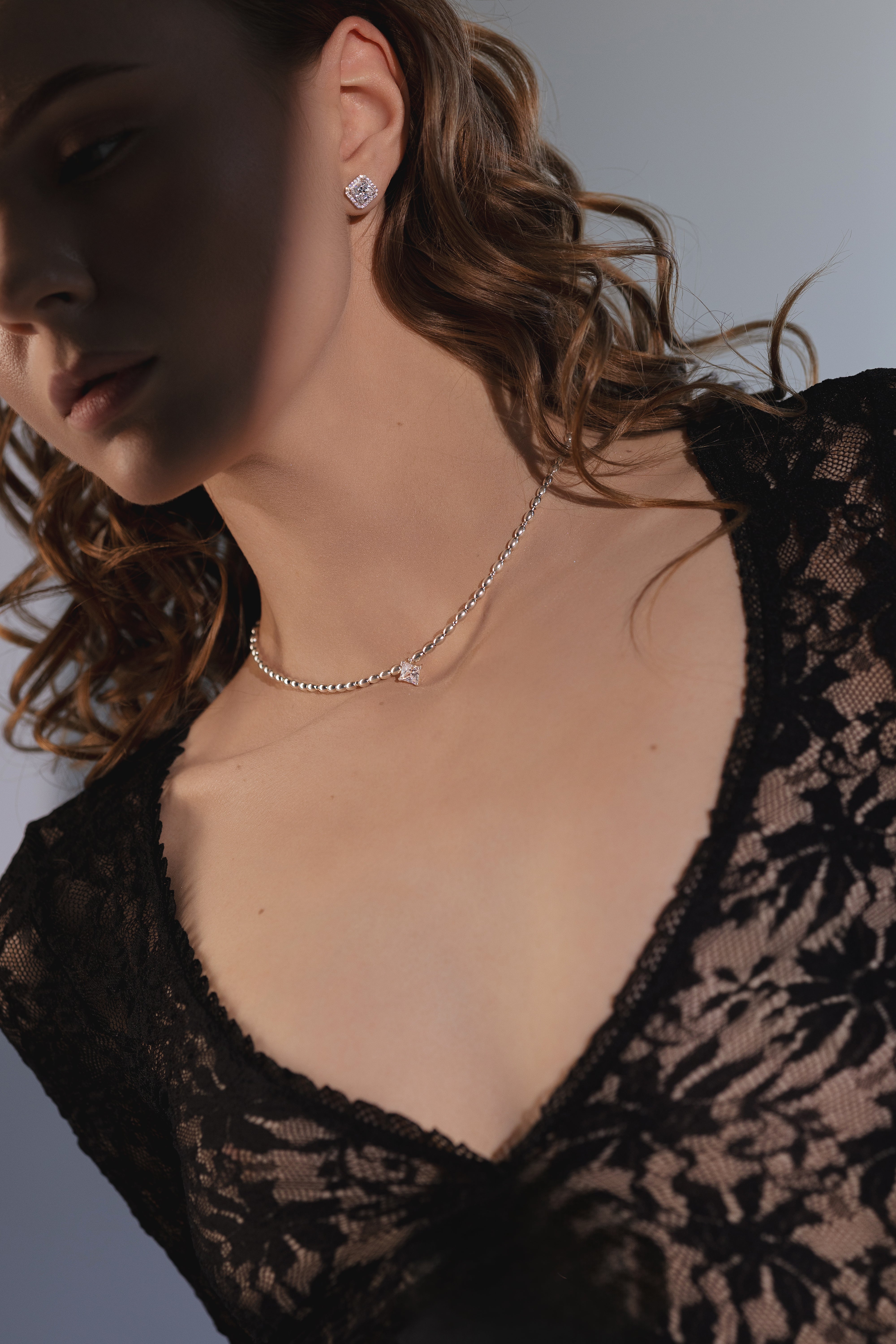 ONE MUASSANITE earrings