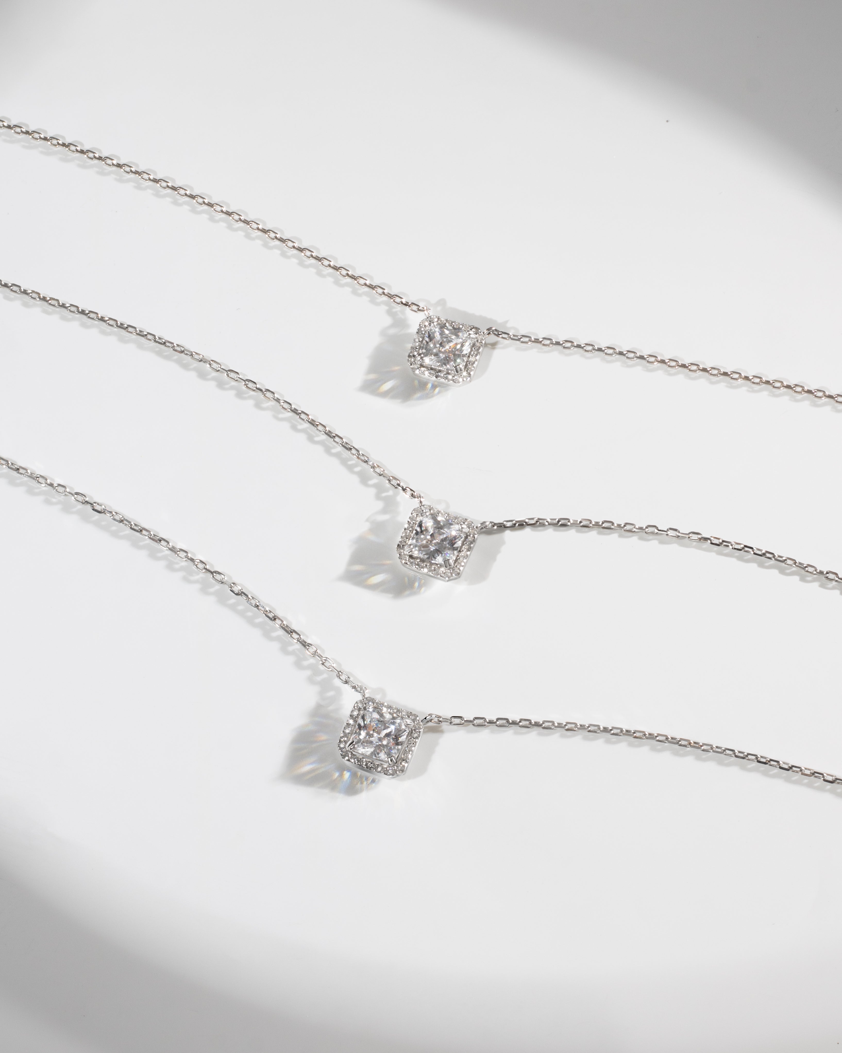 ONE MUASSANITE necklace