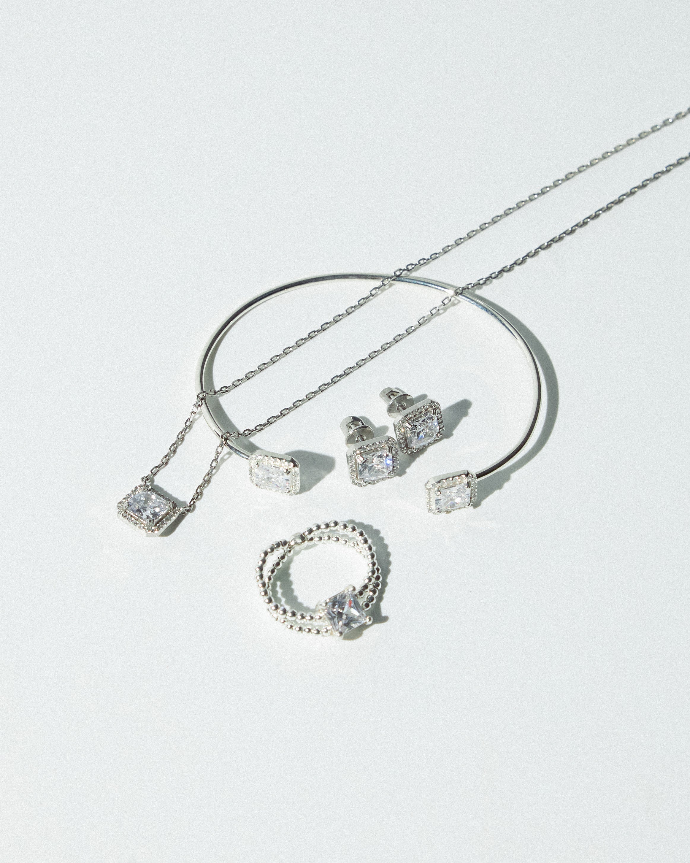 ONE MUASSANITE earrings