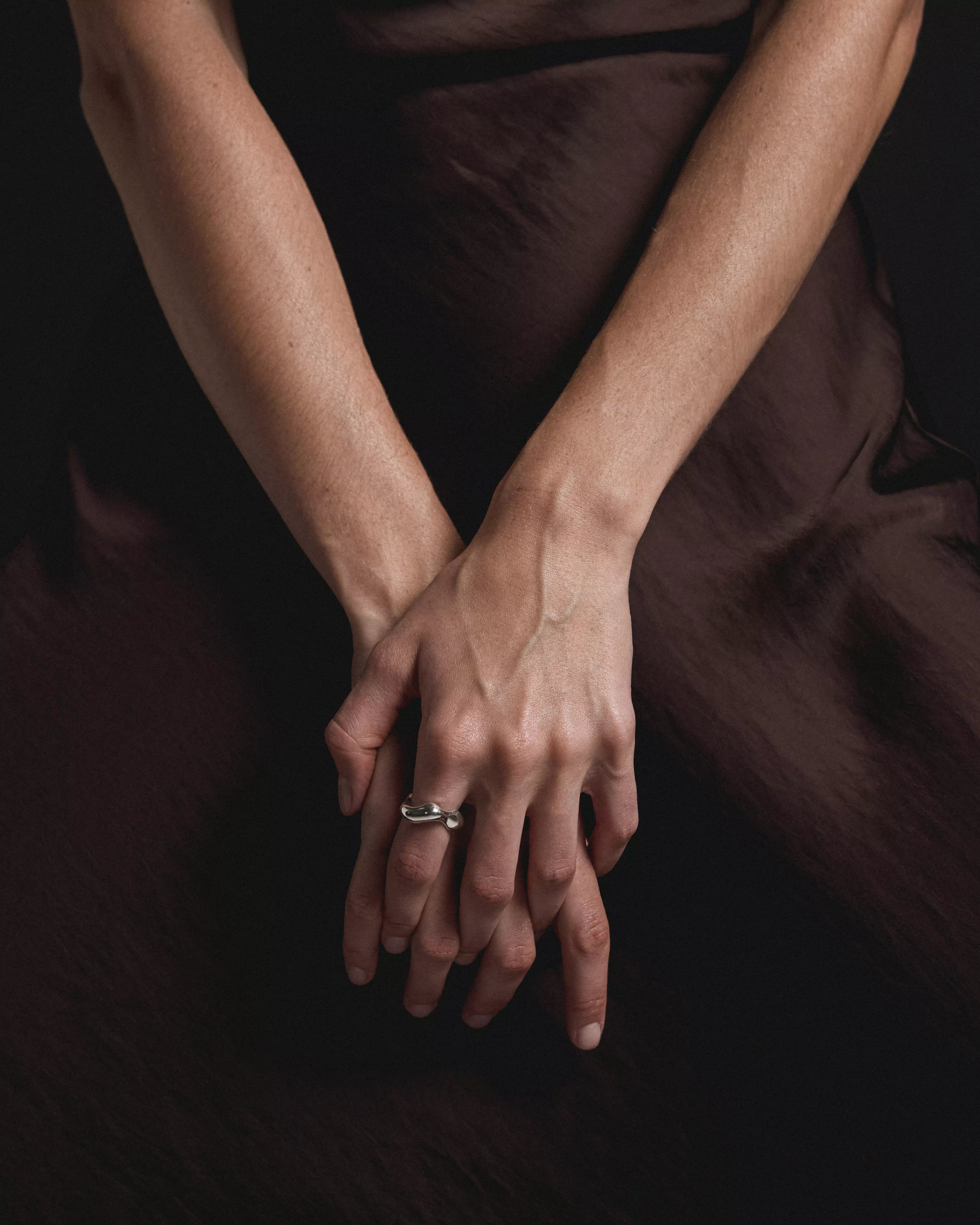 Як доглядати за сріблом, перлами та камінням: просто і дбайливо