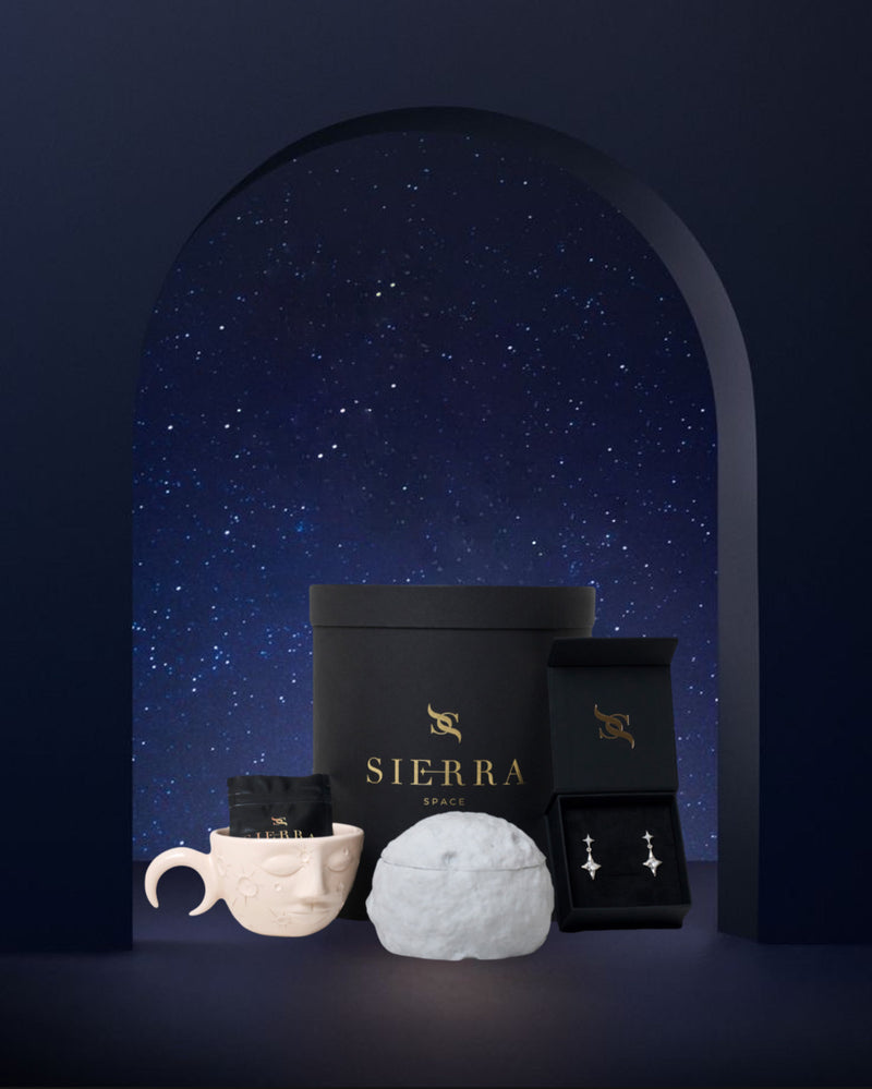 Подарунковий набір SIERRA SPACE: чорна коробка, чашка-місяць, свічка та сережки — SIERRA SPACE